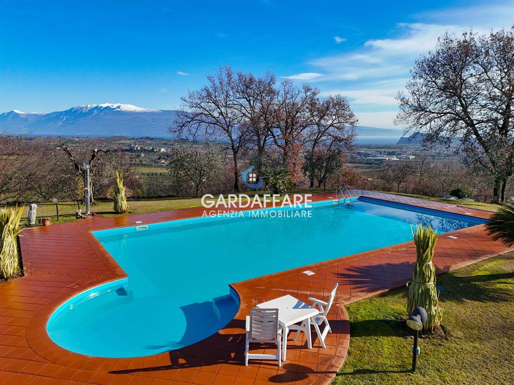 Property on the lake Garda